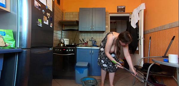 Cleaning kitchen